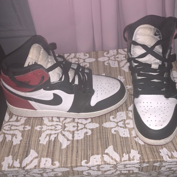 Jordan sneakes “1s” - Picture 2 of 4